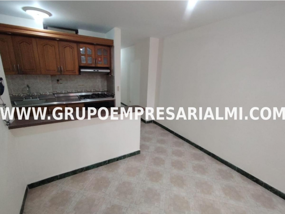 CÓMODO APARTAMENTO EN ARRIENDO - SECTOR LA PALMA COD: 32917 — foto 3