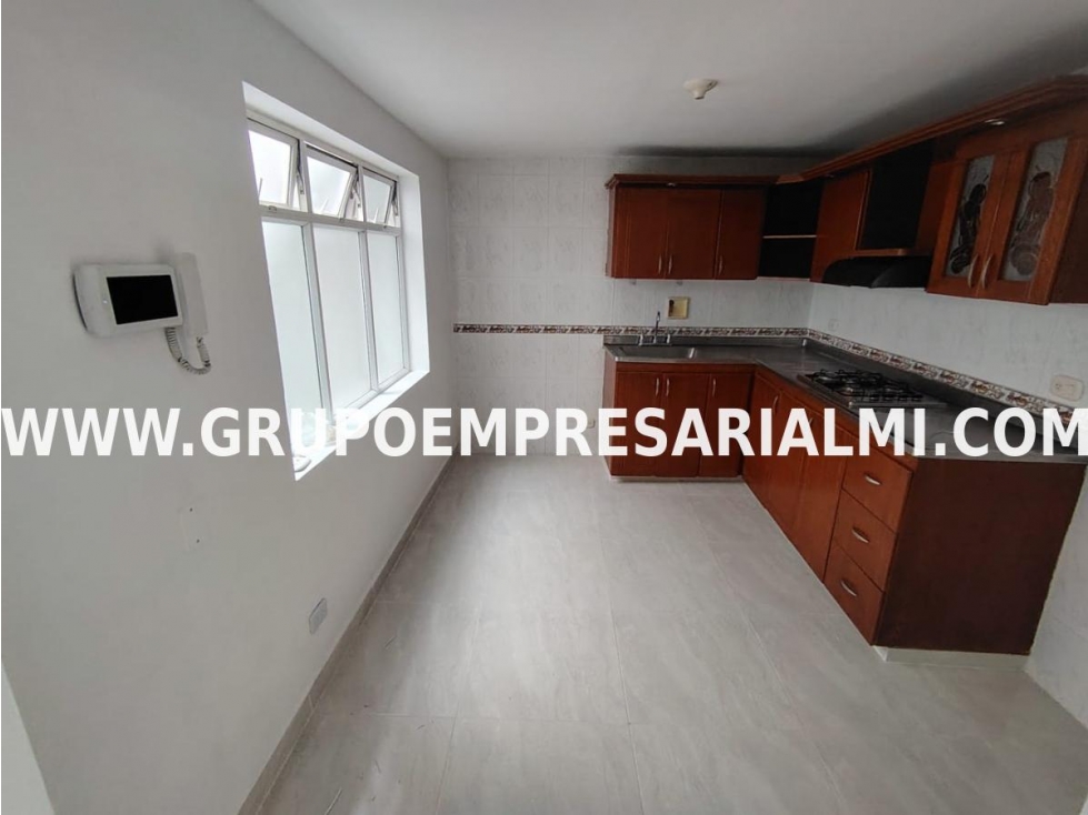 CÓMODO APARTAMENTO EN ARRIENDO - SECTOR SAN BERNARDO COD: 33259 — foto 5