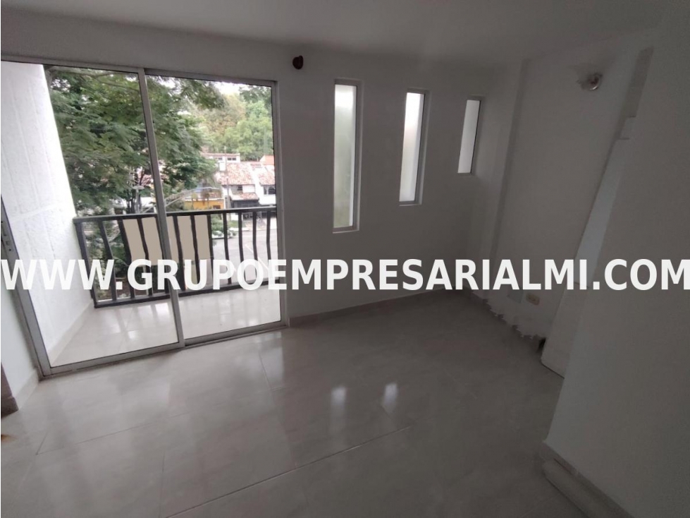 CÓMODO APARTAMENTO EN ARRIENDO - SECTOR SAN BERNARDO COD: 33259 — foto 2