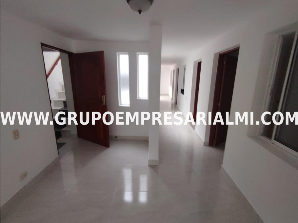 CÓMODO APARTAMENTO EN ARRIENDO - SECTOR SAN BERNARDO COD: 33259 — foto 4