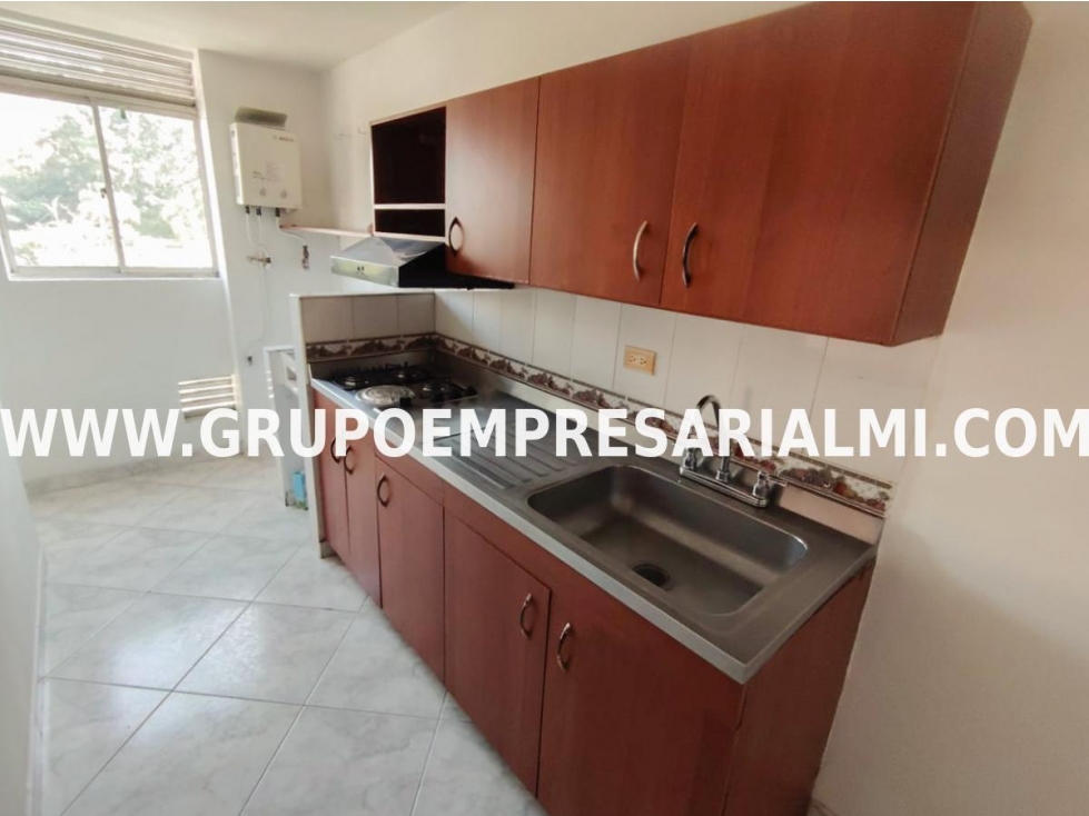 CÓMODO APARTAMENTO EN ARRIENDO - SECTOR CASTROPOL COD: 33550 — foto 2