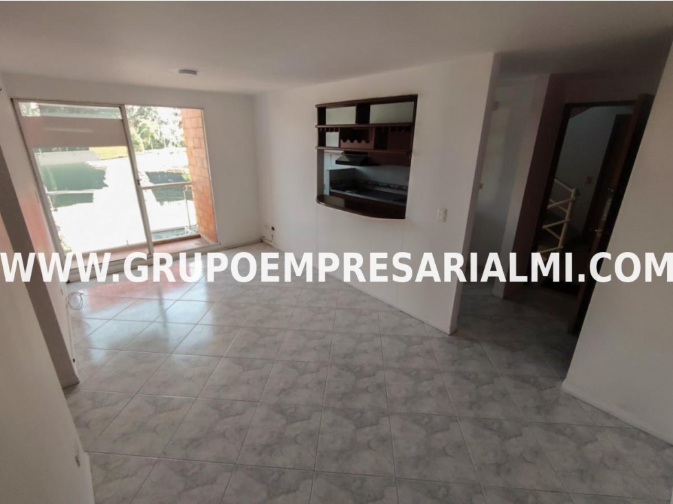 CÓMODO APARTAMENTO EN ARRIENDO - SECTOR CASTROPOL COD: 33550 — foto 4