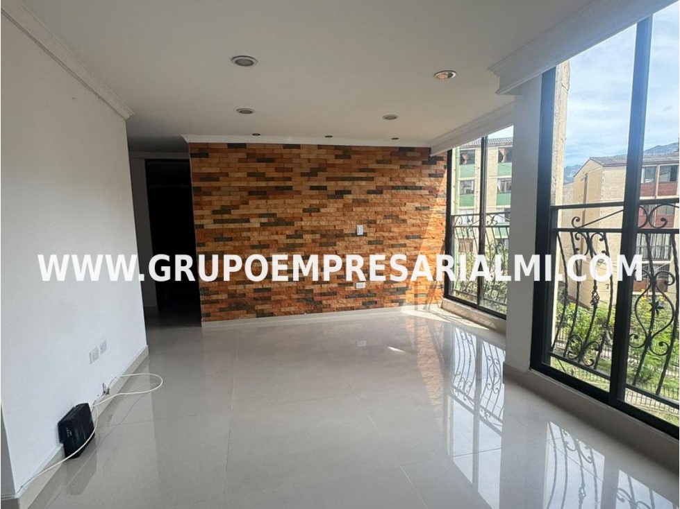CÓMODO APARTAMENTO EN VENTA - SECTOR LA ALDEA COD: 33856 — foto 3