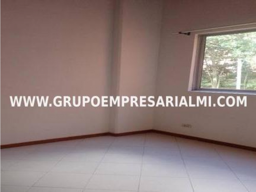 CÓMODO APARTAMENTO EN VENTA - SECTOR EL TRIANON COD: 32871 — foto 3