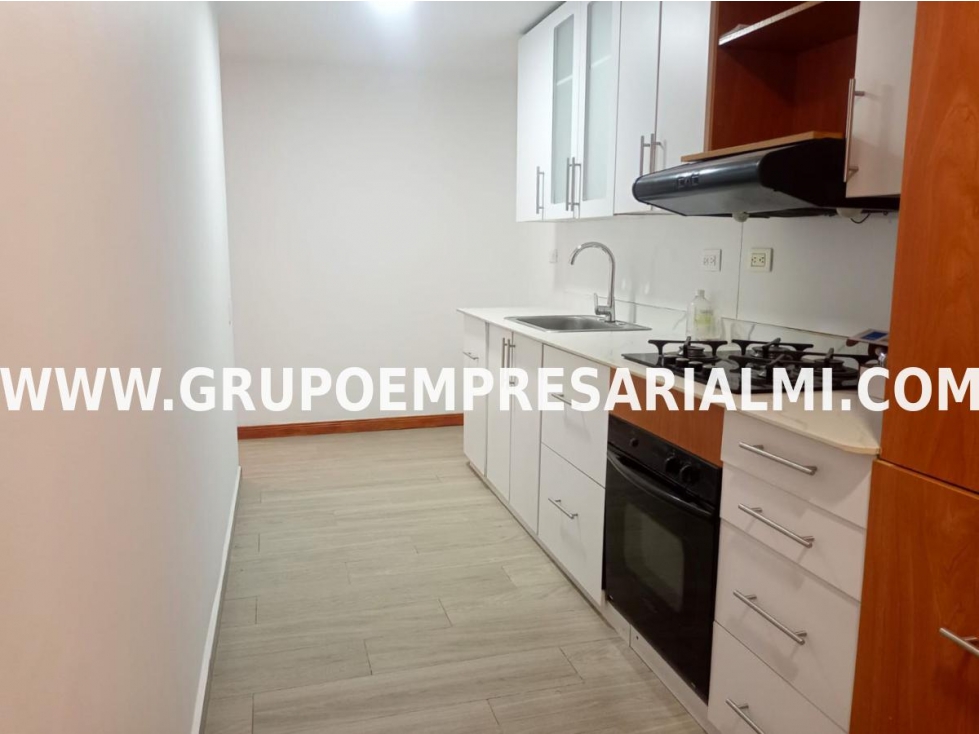 CÓMODO APARTAMENTO EN VENTA - SECTOR CASTROPOL COD: 33920 — foto 4