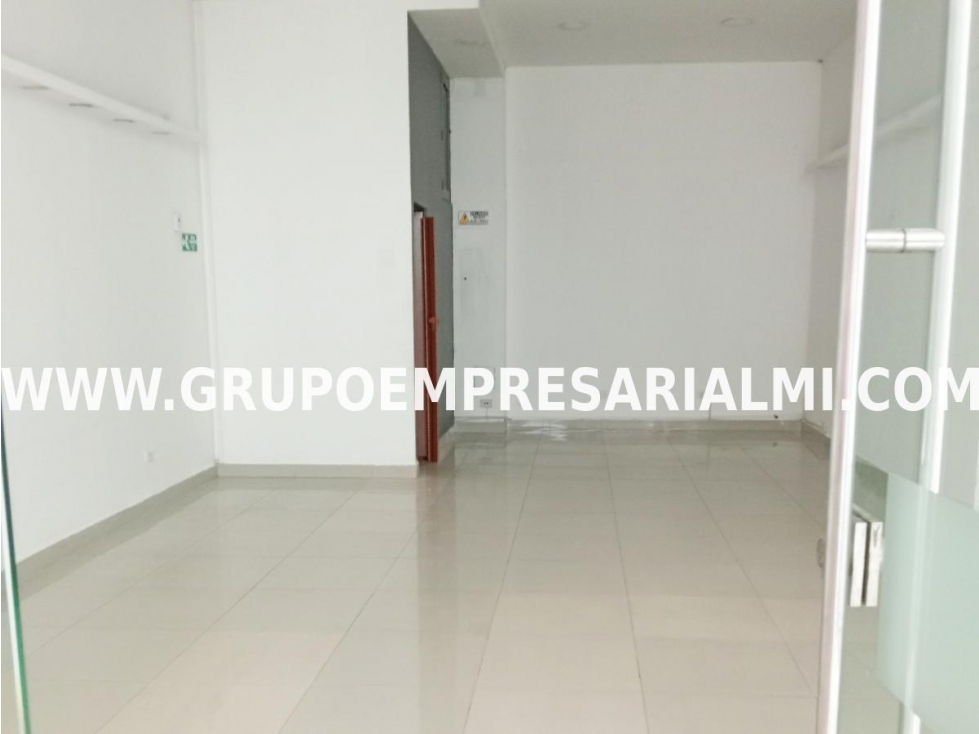CÓMODO LOCAL EN ARRIENDO - SECTOR EL POBLADO COD: 34135 — foto 2