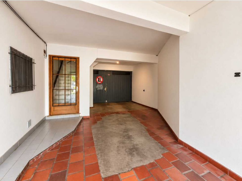 VENTA GALPON DE COCHERAS SOBRE AVENIDA EN VILLA PRIMERA — foto 2