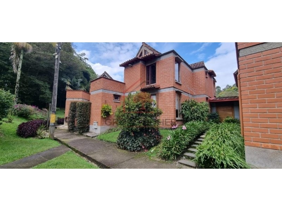 COD: 4137 -- Casa - Centro Urbano, Retiro