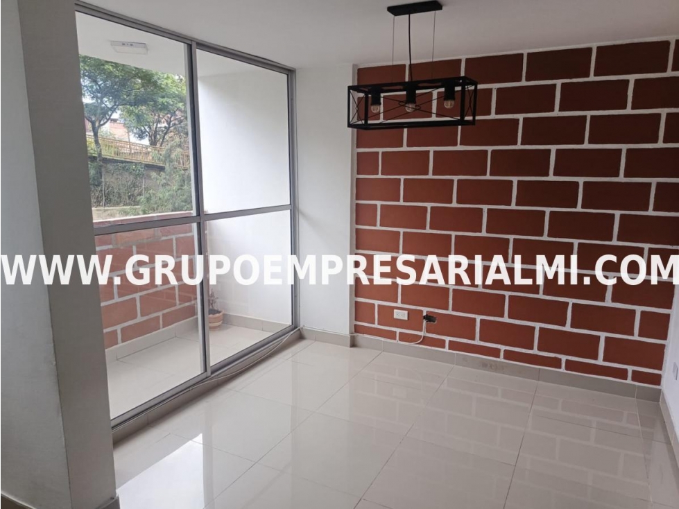 COMODO APARTAMENTO EN ARRIENDO - SECTOR LA POLA COD: 25382