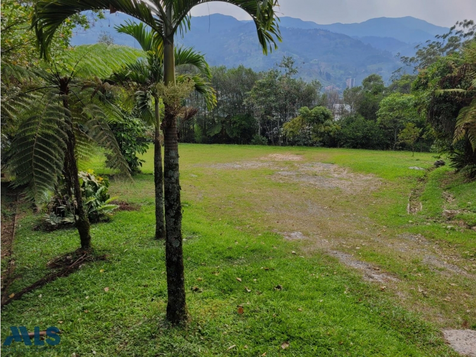 CONJUNTO CERRADA, ZONAS VERDES(MLS#248079) - 2