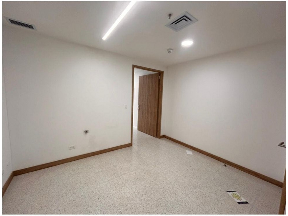 CONSULTORIO DISPONIBLE PARA ARRIENDO CIUDAD DEL RÍO — foto 3