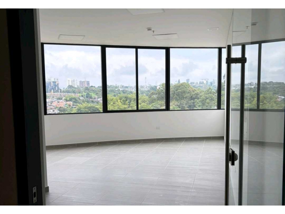 Consultorio en alquiler en Zonata Norte 43 m² con parqueadero