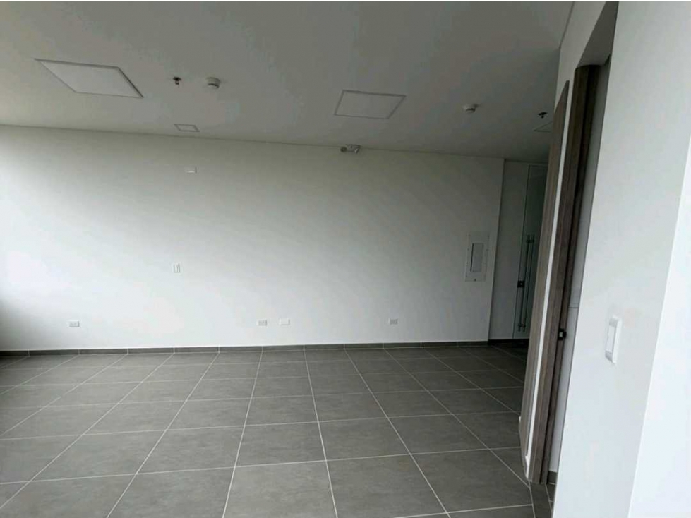 Consultorio en alquiler en Zonata Norte 43 m² con parqueadero — foto 3