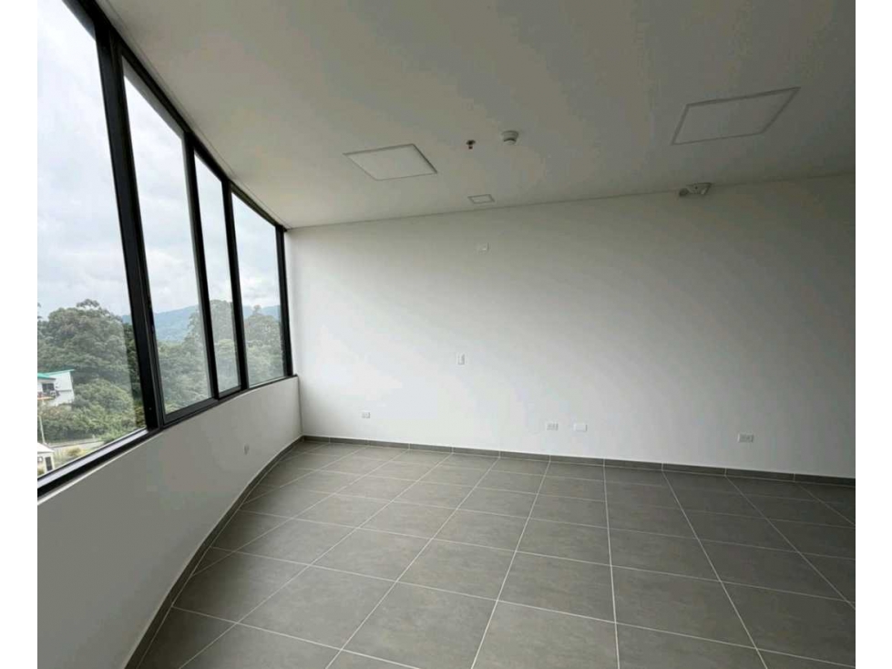 Consultorio en alquiler en Zonata Norte 43 m² con parqueadero — foto 4