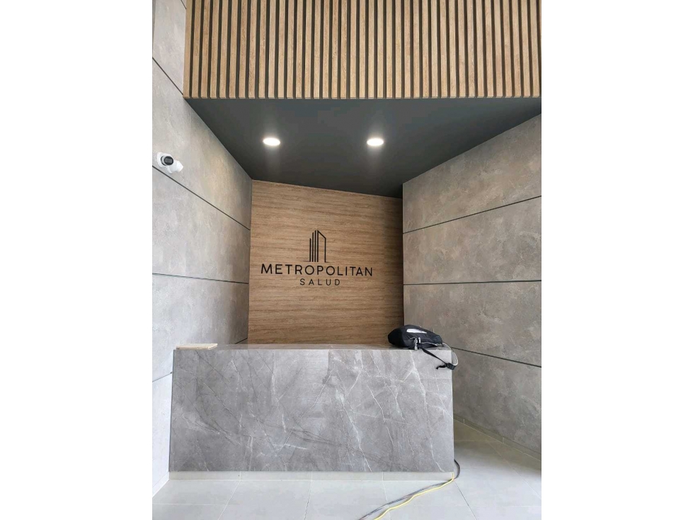 EN VENTA CONSULTORIO EN EL POBLADO - 1