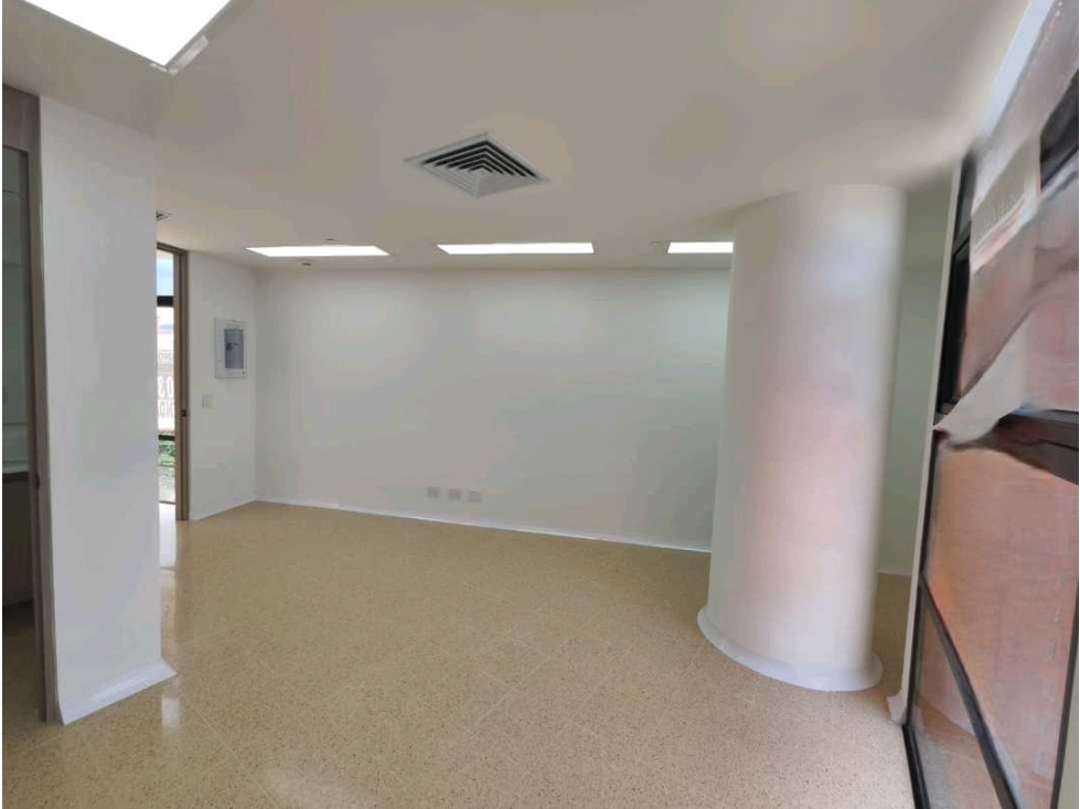 EN VENTA CONSULTORIO EN EL POBLADO - 6