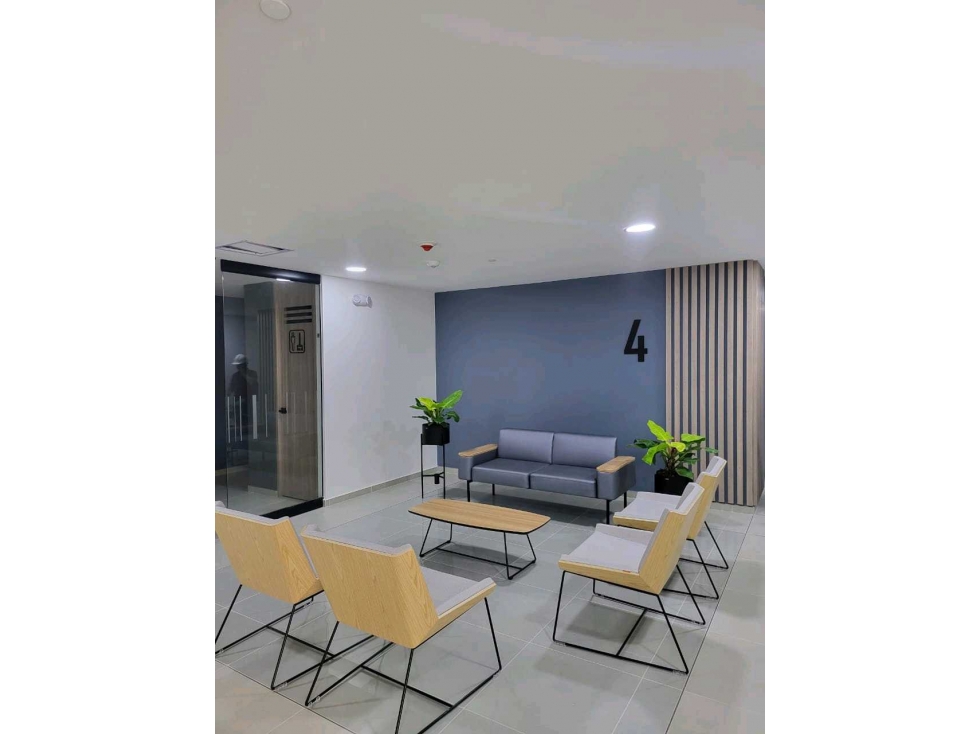 EN VENTA CONSULTORIO EN EL POBLADO - 2