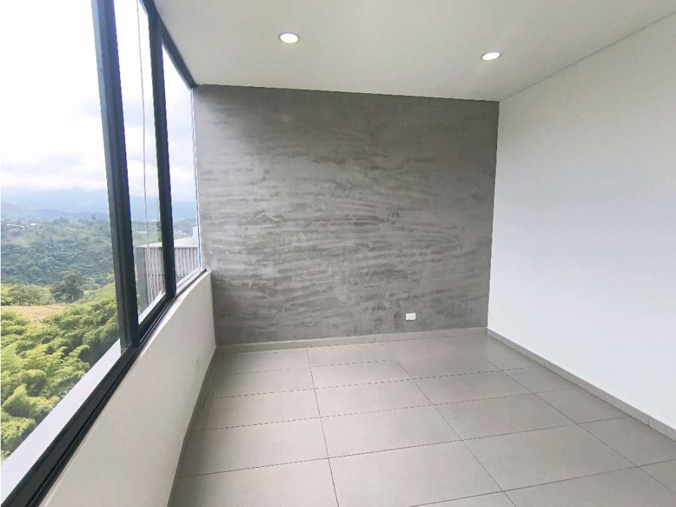 CONSULTORIO ESTRENAR ARRIENDO CON PARQUEDERO P8 CENTRO MEDICO ZONATA — foto 3