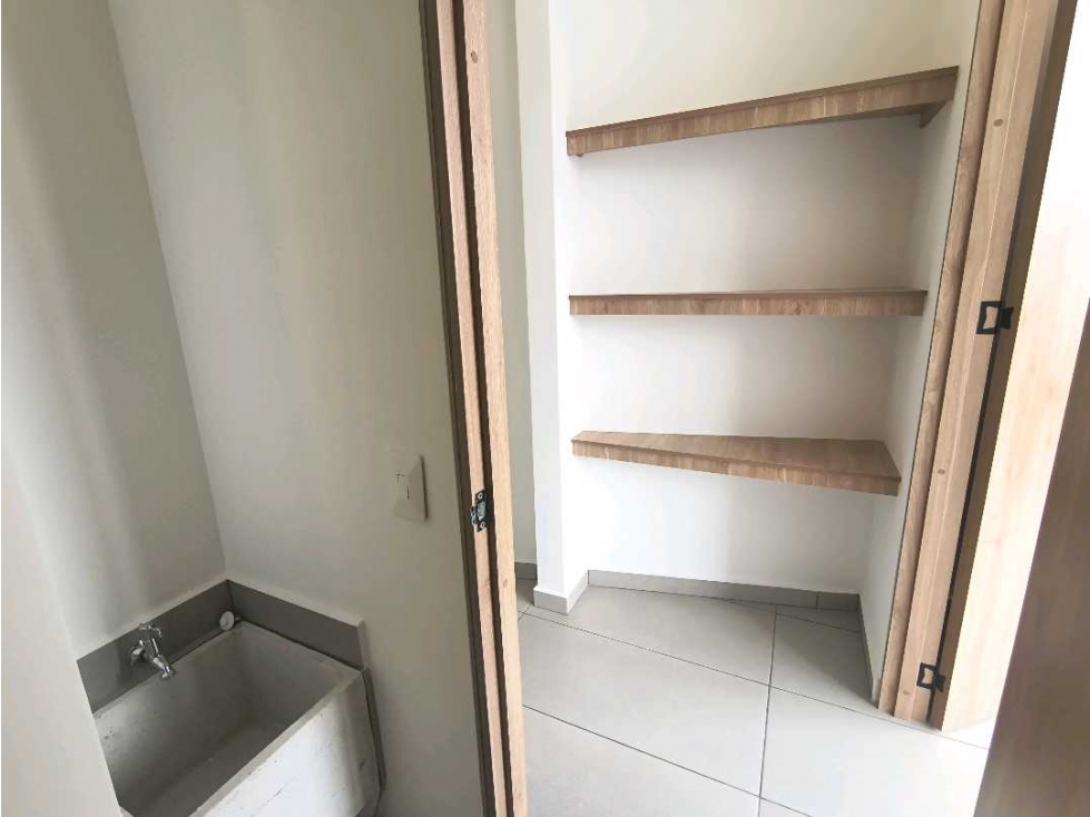 CONSULTORIO ESTRENAR ARRIENDO CON PARQUEDERO P8 CENTRO MEDICO ZONATA — foto 4