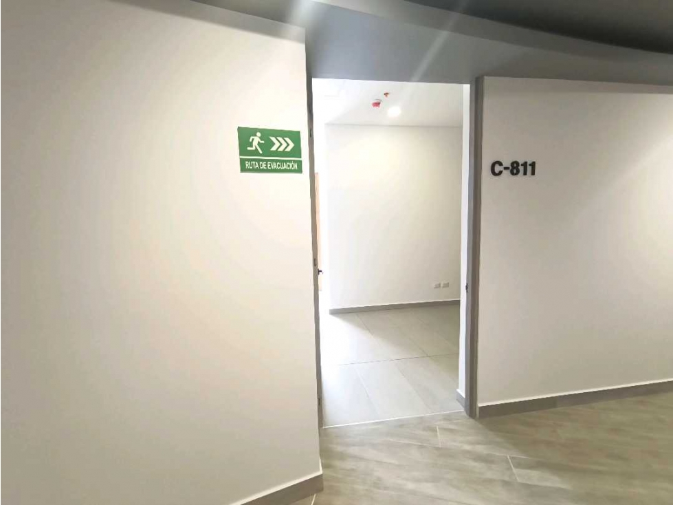 CONSULTORIO ESTRENAR CON PARQUEADERO P8 ARRIENDO CENTRO MEDICO ZONATA