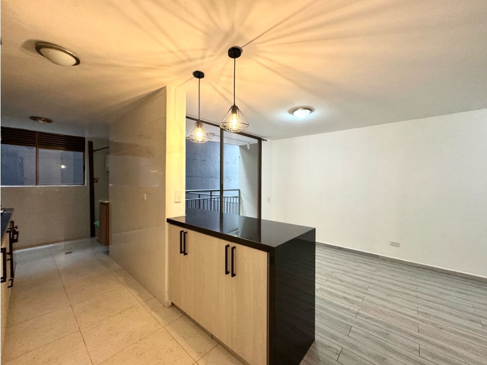 Venta apartamento. Balcón . El Poblado, Castropol. Ud. completa. — foto 3