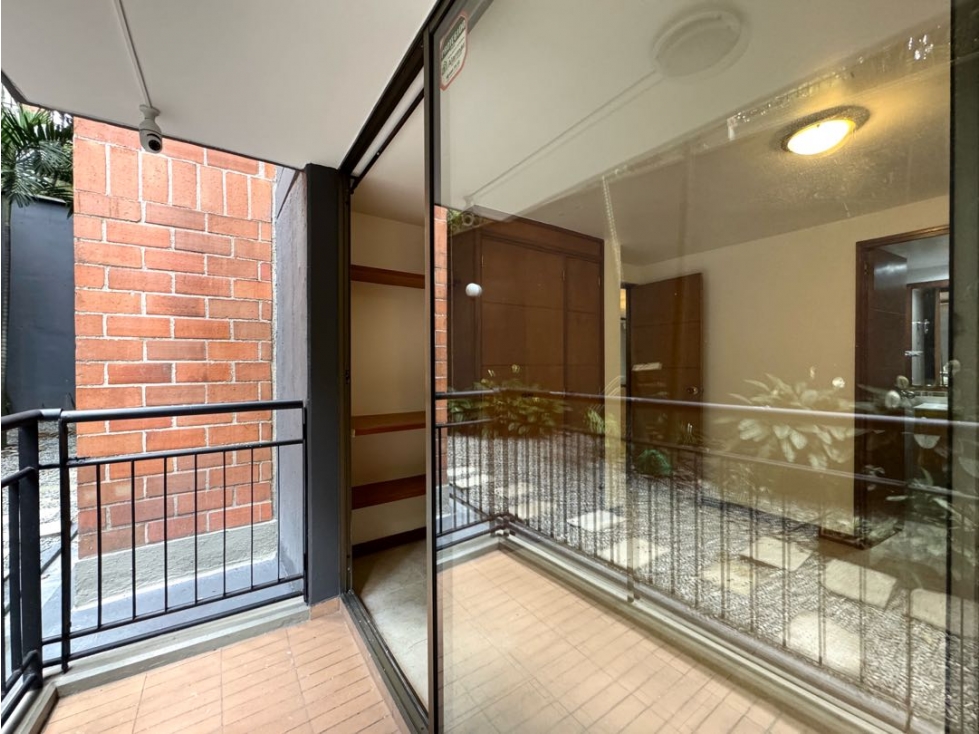 Venta apartamento. Balcón . El Poblado, Castropol. Ud. completa. — foto 5