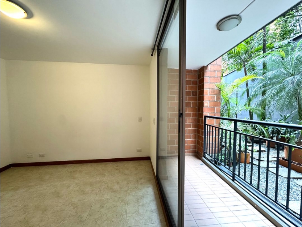 Venta apartamento. Balcón . El Poblado, Castropol. Ud. completa. — foto 6