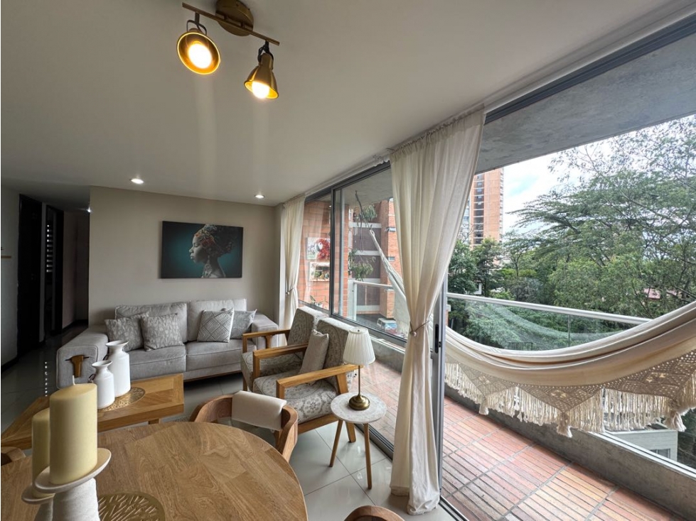 Venta apartamento con balcón, Envigado, Cumbres. Ud. Completa