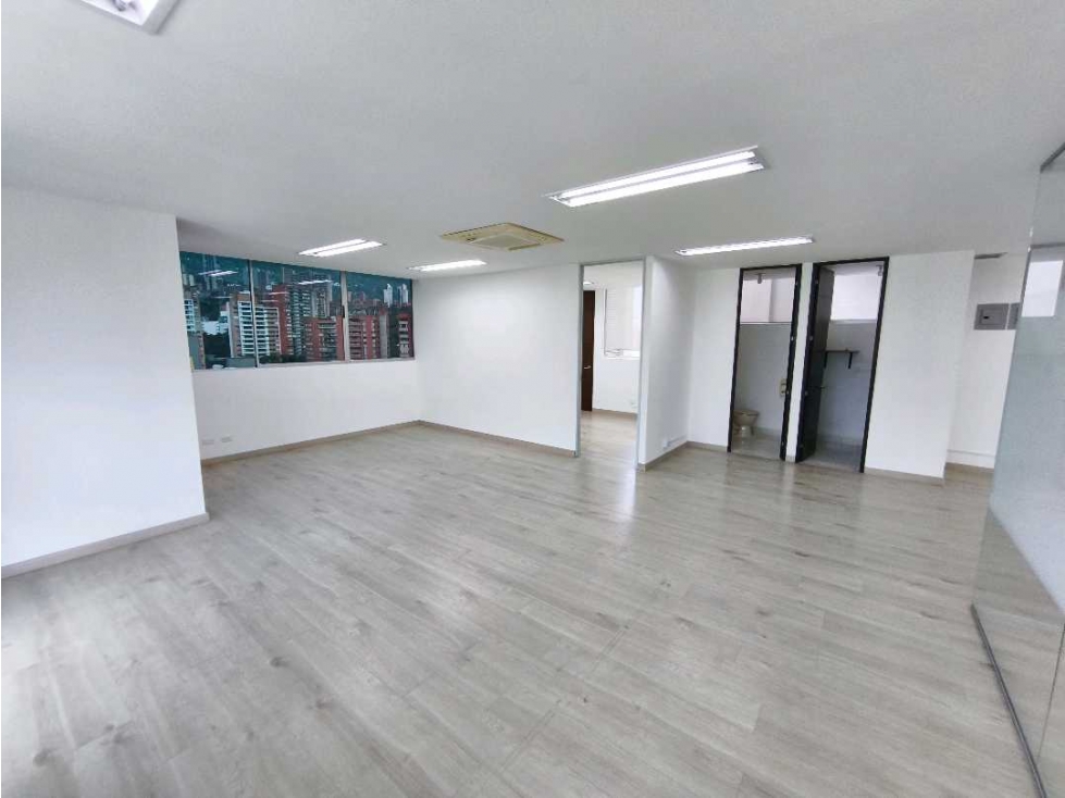 97m2 Oficina Medellín El Poblado Milla de Oro — foto 2