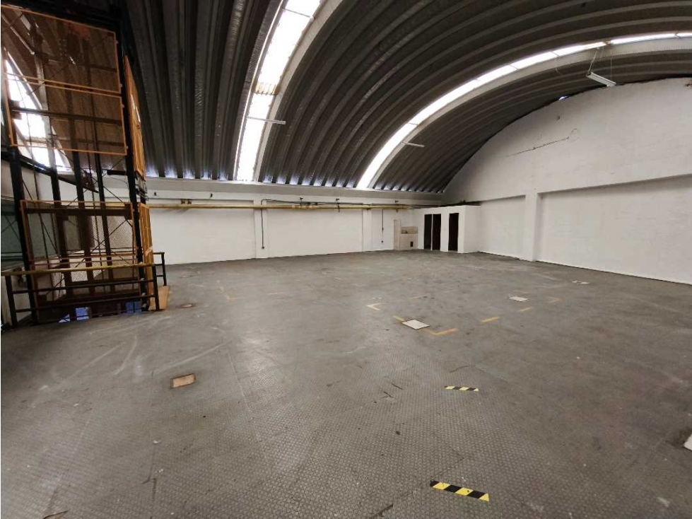 1.050m2 Bodega Arriendo 3 niveles Parque Industrial Variante Caldas - 2