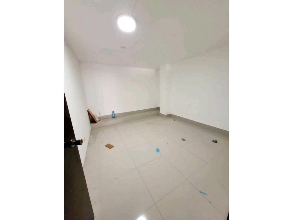 ALQUILER LOCAL EN VIA PRINCIPAL EN BELLA VISTA — foto 4