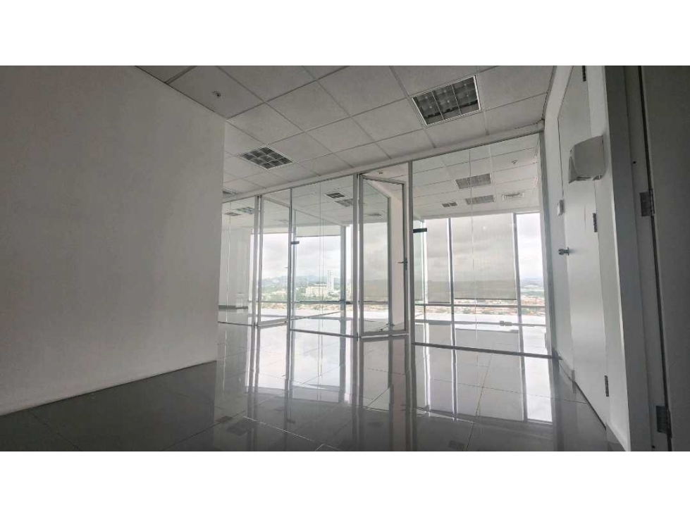 ALQUILER OFICINA 123M2 EN COSTA DEL ESTE TORRE ASEGURADORA ANCON — foto 4