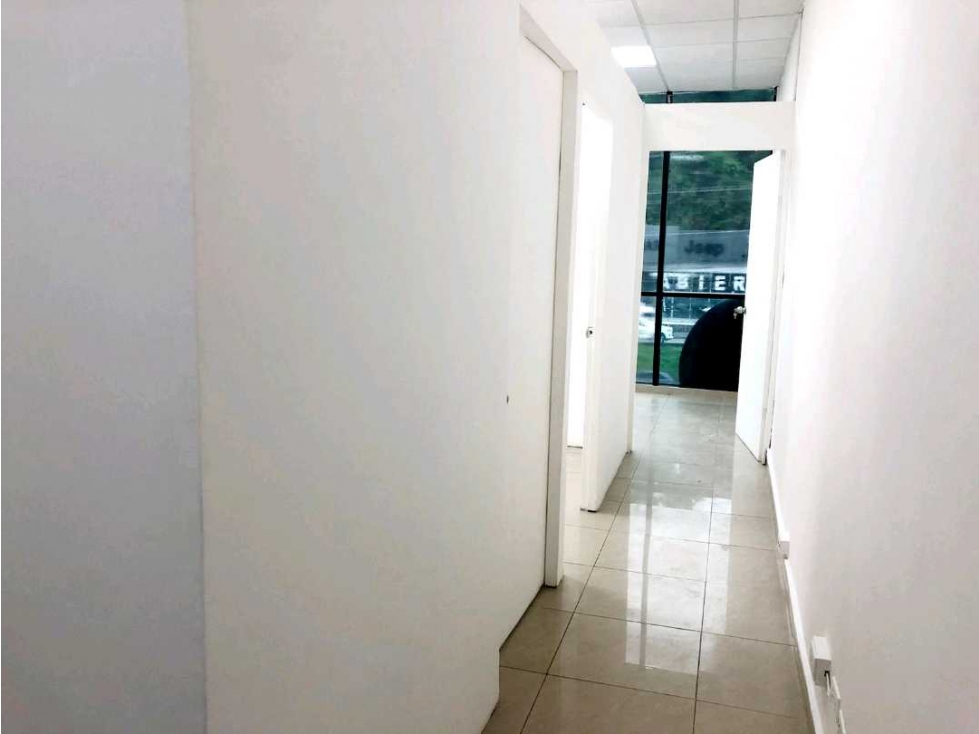 ALQUILER OFICINA CON DUCHA EN LA TUMBA MUERTO EN EL PH CENTURY TOWER - 4