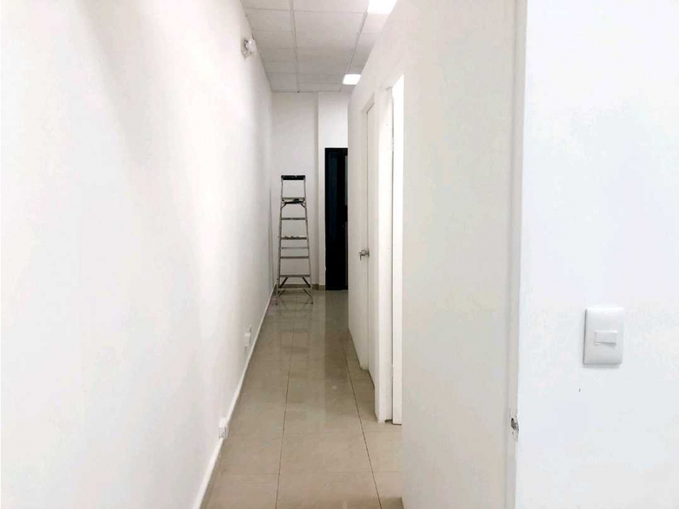 ALQUILER OFICINA CON DUCHA EN LA TUMBA MUERTO EN EL PH CENTURY TOWER - 5