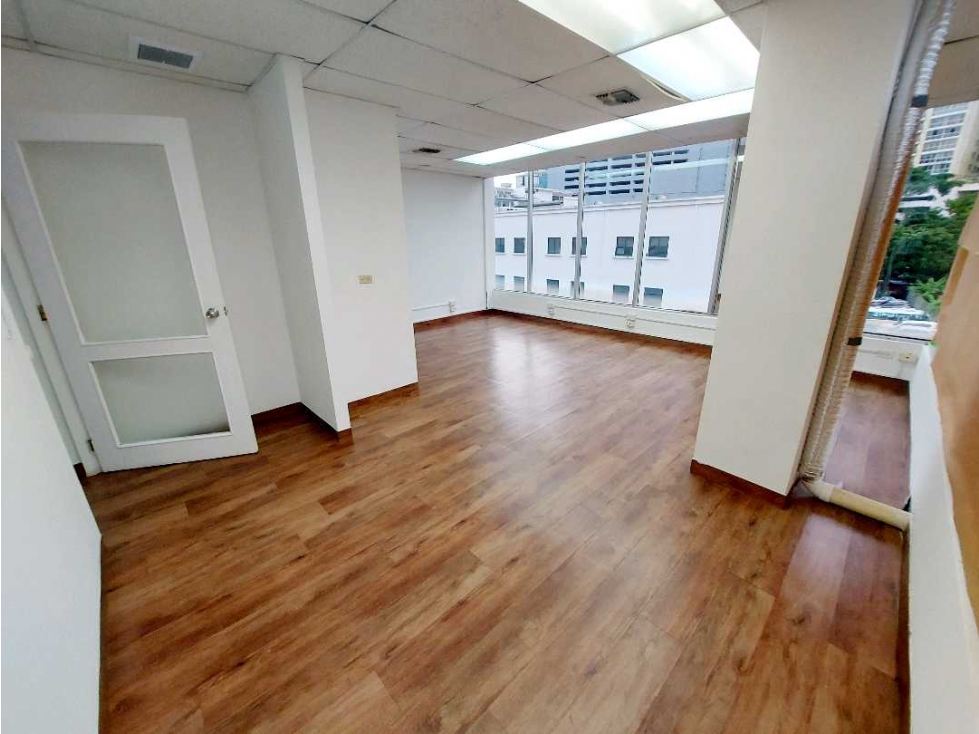 VENTA Y ALQUILER OFICINA 78m2 CON A/A EN OBARRIO A PASOS DE VIA ESPAÑA — foto 3