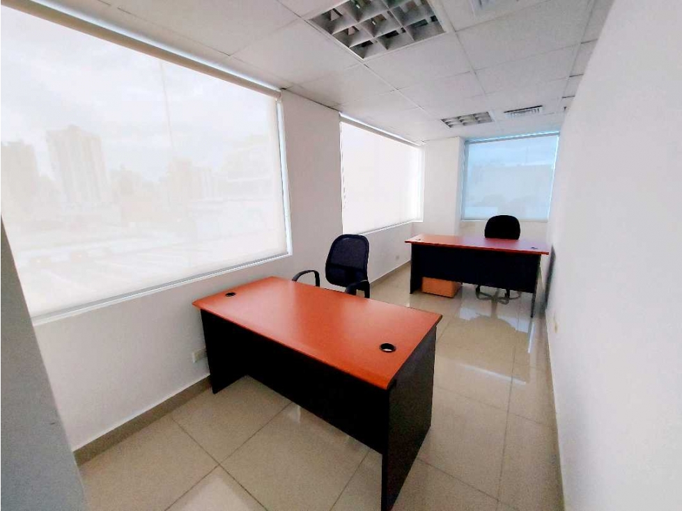 ALQUILER OFICINA AMOBLADA CON DIVISIONES Y BAÑO A PASOS DE VÍA - 2