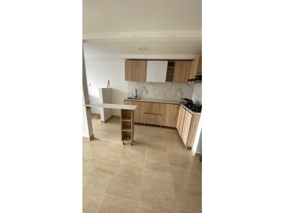 Alquilo apartamento en la urbanización Curazao, Bello — foto 2