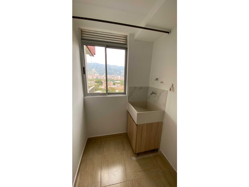 Alquilo apartamento en la urbanización Curazao, Bello — foto 3