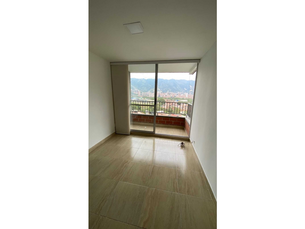 Alquilo apartamento en la urbanización Curazao, Bello — foto 6