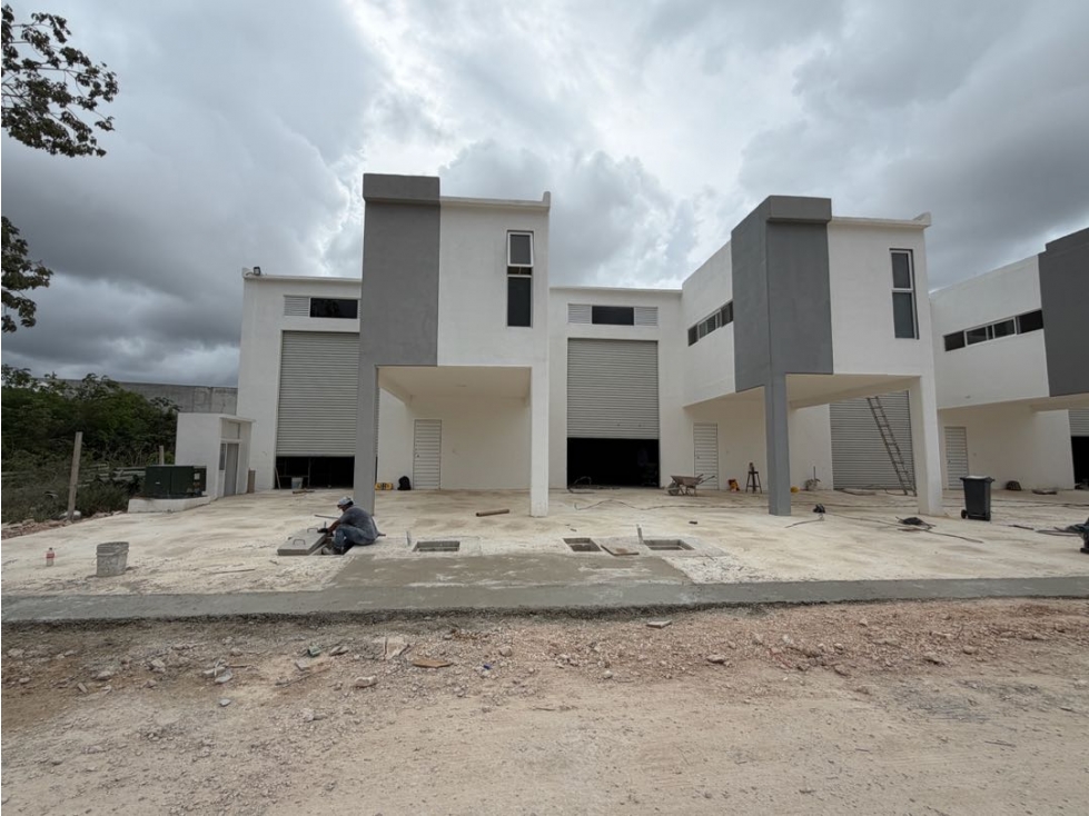 BODEGA EN RENTA 325M2 EN CANCUN POR AV COLOSIO