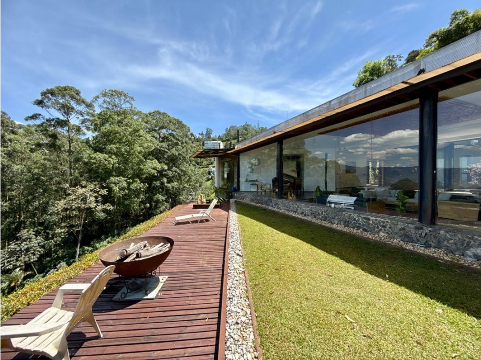 Casa en venta o renta con vista a Medellín, Alto de las Palmas