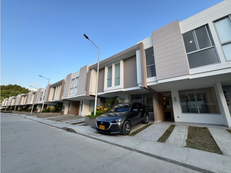 CASA EN VENTA en Coralina Bahía | Patio Amplio — foto 2