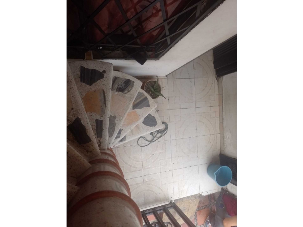 VENDO CASA EN EL BARRIO MUNICIPAL DE 3 PISOS CALI — foto 4