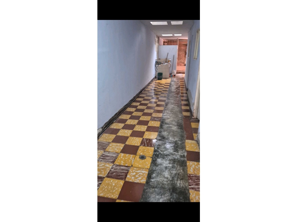 Casa en venta en el rodeó de 2 pisos independientes