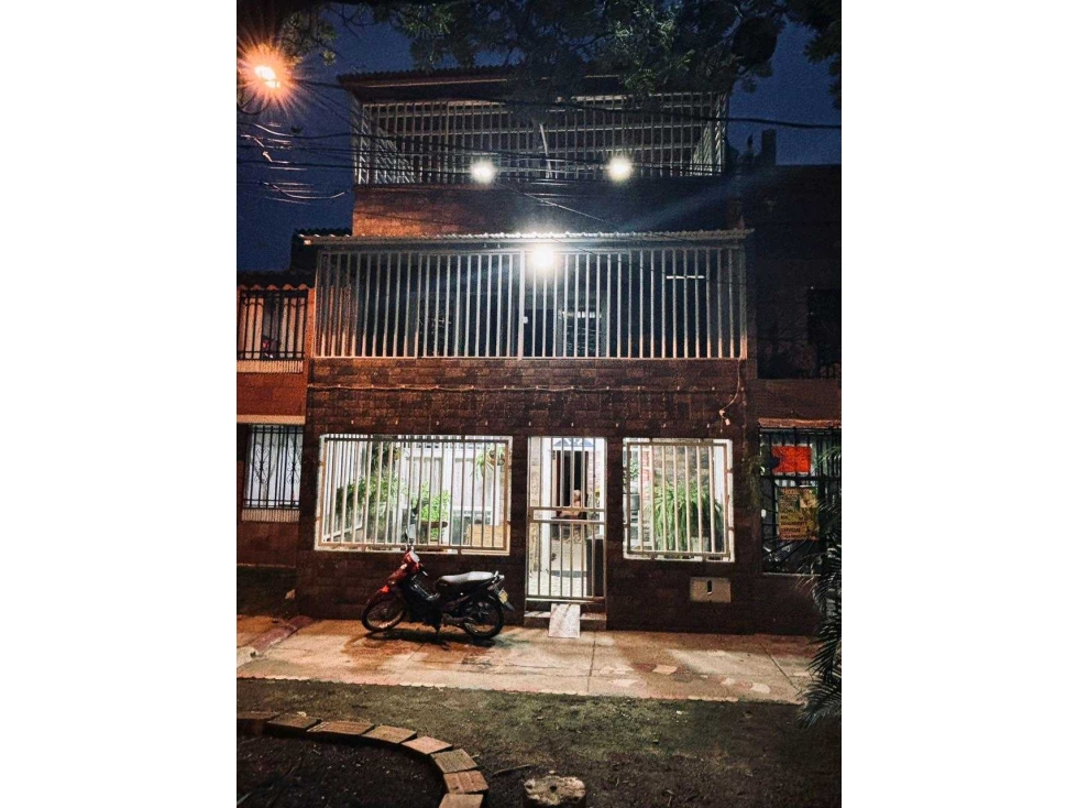 Casa en venta valle grandeDe 3 pisos unifamiliar