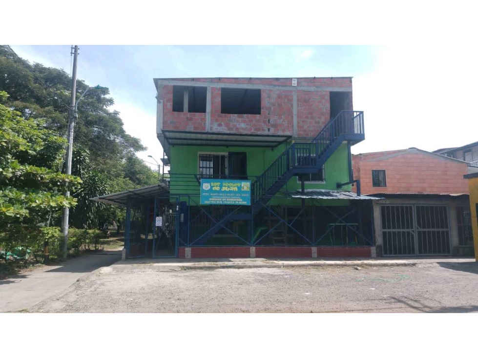 Venta casa esquinera valle grande De 3 pisos