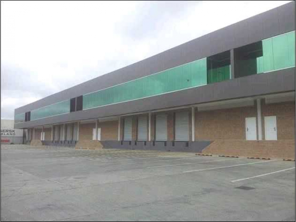 ALQUILER DE GALERA EN MILLA 8 1.603 m2 CERCA DEL TREN VV