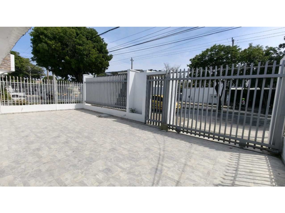 Hermosa Casa Remoddelada con ubicacón Excepcional - 005R — foto 4