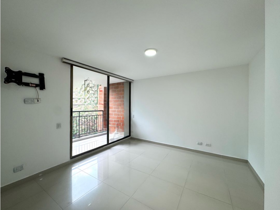 Venta apartamento. Balcón, vista. El Poblado, Castropol. Ud. completa. — foto 5