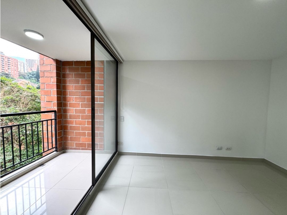 Venta apartamento. Balcón, vista. El Poblado, Castropol. Ud. completa. — foto 6